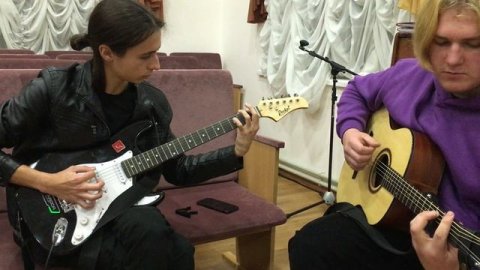 Гитарист молодец! Красота во всём!