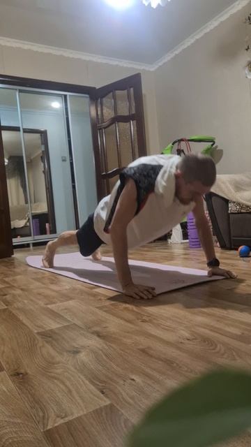 40 по 40. День XXXIV. Отжимания с фитоняшкой