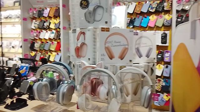 Магазин все для телефона " HELLO" /ТЦ " Версаль"/ Площадь Карла Маркса/ Новосибирск. 01.11.2025