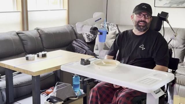 Neuralink показал, как управляет роботизированной рукой