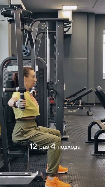 Достаточно простая тренировка на грудные мышцы в зале.