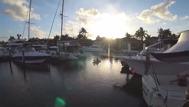 ГАРАЖ В МАЙАМИЮ.Вставили двигатель в каяк, утонет или взлетит?