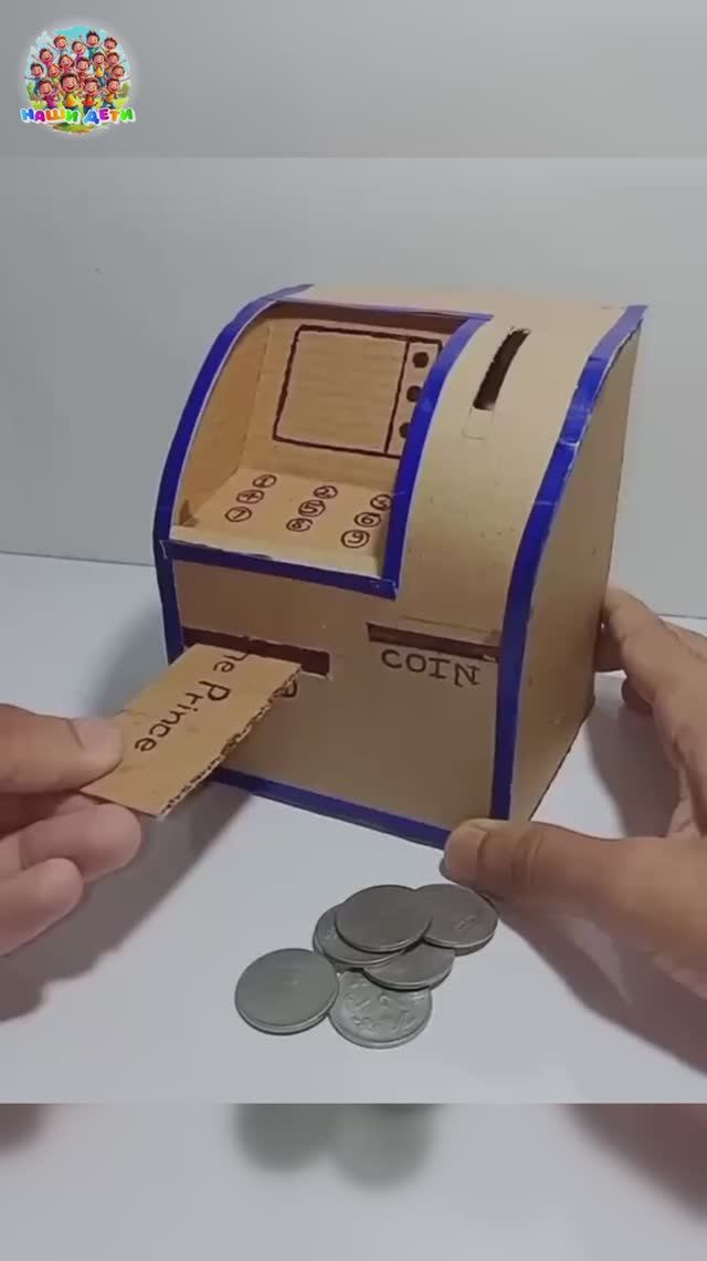 Сделали настоящий БАНКОМАТ из картона своими руками! Даже карта работает 😲💳