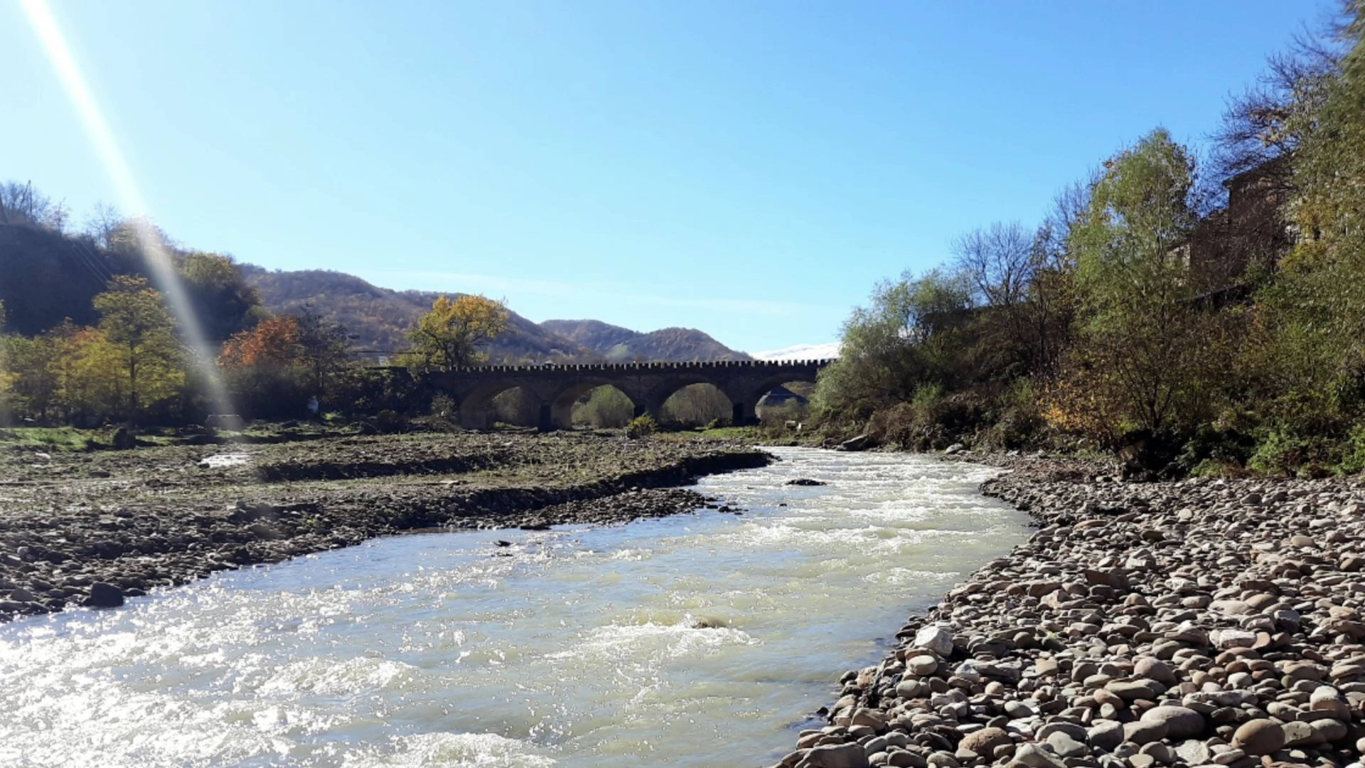 Древний мост надёжный мост.