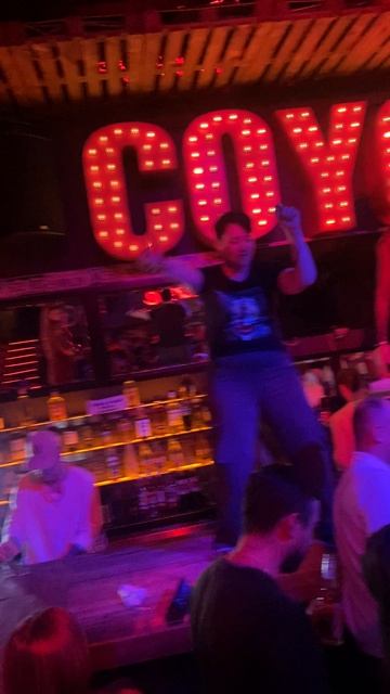 Ночная тусовка в Москве .Ночные танцы.Гадкий Койот .Хэллоуин