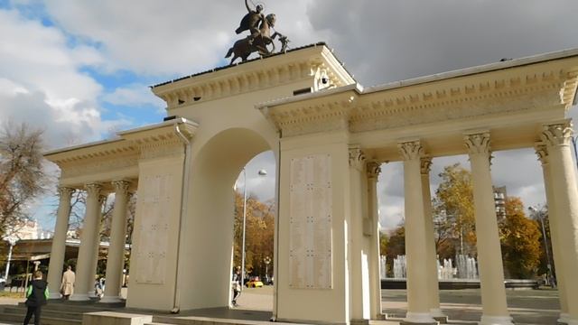 02=11=2025 ник КРАСНОДАР (20) СКВЕР ЖУКОВА. АРКА ГЕРОЕВ КУБАНИ.