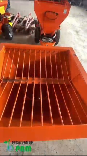 Навесной разбрасыватель песка А-166-01