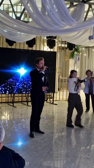 Леонид Анциферов поет "Серенаду трубадура" из репертуара Муслима Магомаева 01.11.2025 г.