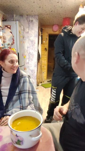 Доча прислала нам кастрюлю супа - спасибо за супчик 🥰 #щи #щиборщи #дочьсвариласуп