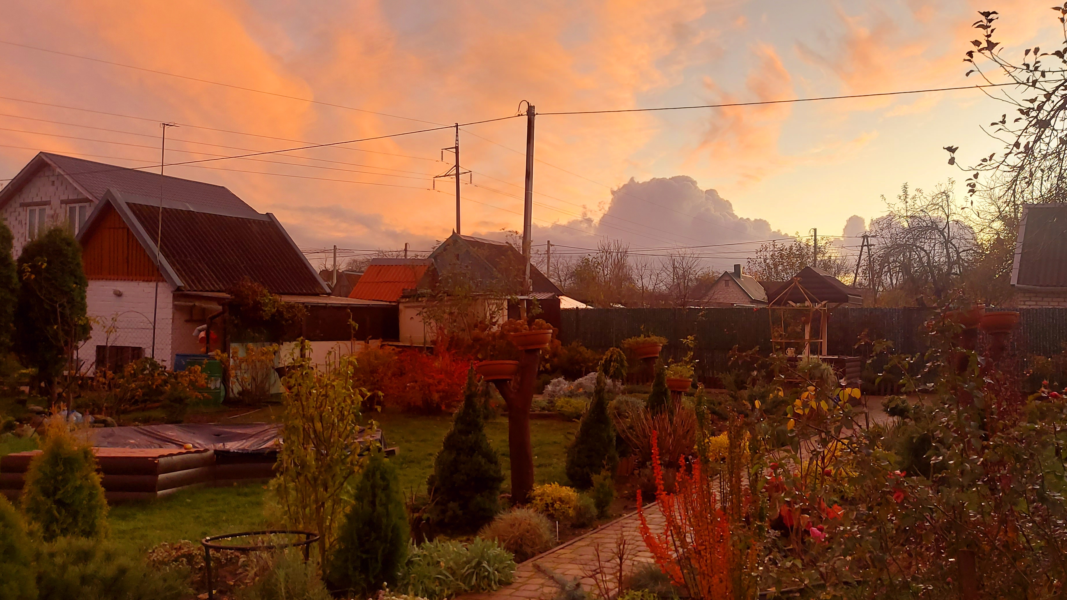 Пока погода позволяет-я на даче🍁.И в ноябре  работа найдется😊🍁#любимаядача