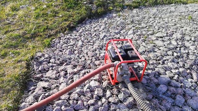 Закачиваем воду для полива песка в Санкт-Петербурге