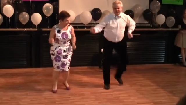 Песня Владимир Гончаров №27
Танцы до упаду .mp4