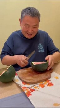 Пробую суровый якутский арбуз урожая 2025 года. 25 сентября. #арбуз #якутск #дача #огород