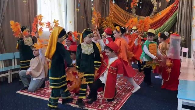 Вход на осенний утренник' 25