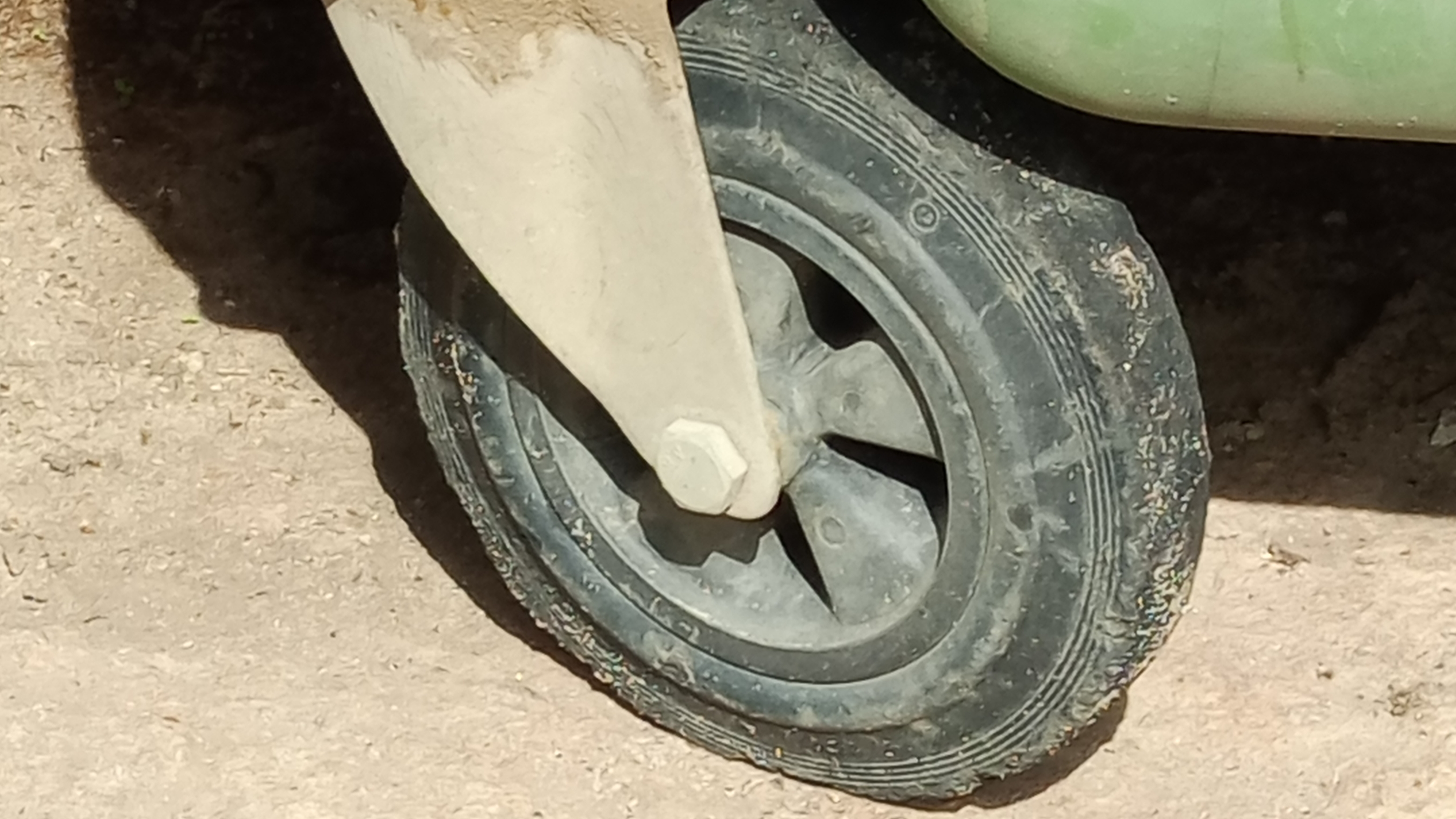 мне купили новый велосипед.