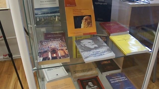 Витринное наполнение материалами в библиотеке им. Федорова