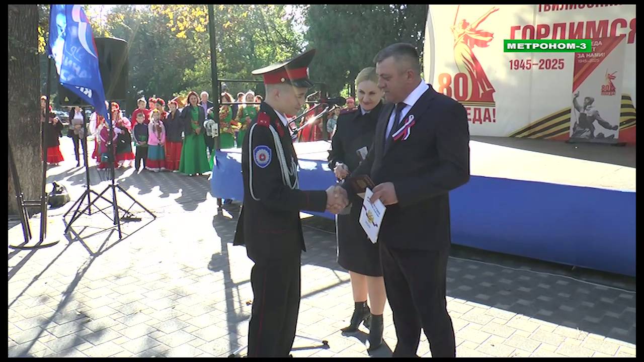 И.О.ГЛАВЫ ТБИЛИССКОГО РАЙОНА ОЛЕГ ЛЯХОВ ВРУЧИЛ ПАСПОРТА ЮНЫМ ГРАЖДАНАМ РОССИИ