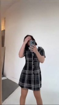 Ножки в бежевых чулочках на каблуках