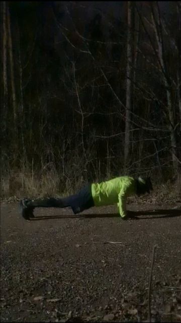 40 по 40. День XXXVII. Отжимания в ночном лесу.