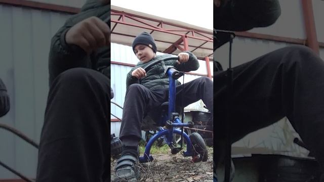 Карина упала