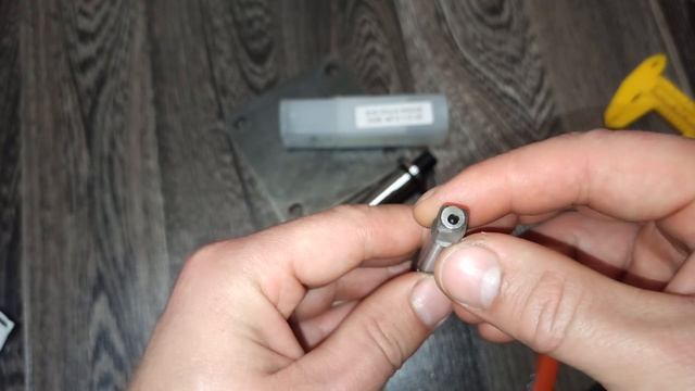 Метчик дюймовый UNF 1-2 20 нитей Р6М5