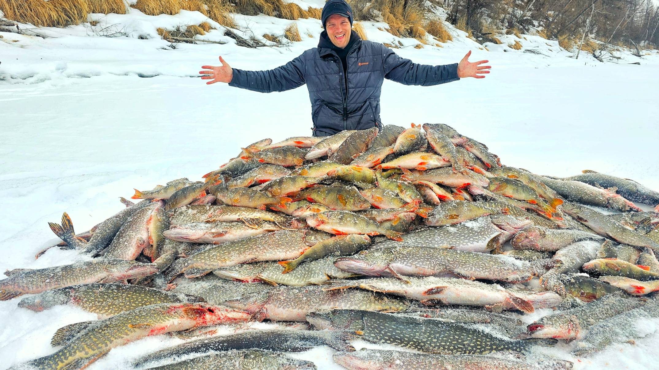 ЭТО НЕ РЫБАЛКА, А ЖОР КАКОЙ ТО! ЩУЧЬЕ БЕЗУМИЕ СО ЛЬДА! Эвенкия часть 3