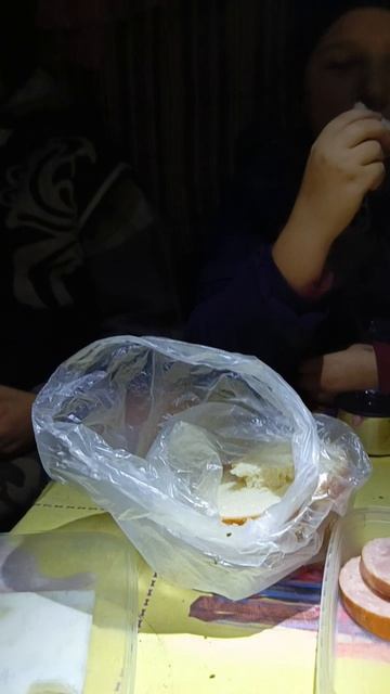 ПЕРЕКУС,В ИЗБУШКЕ.