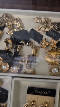 Винтажная бижутерия на антикварном маркете. Полный обзор на канале #винтаж #история #барахолка