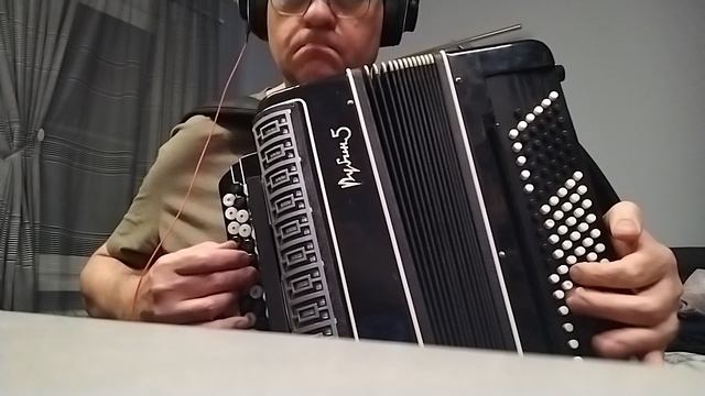 Тяп-ляп-демонстрация того, как правая клавиатура реагирует на мех, а левая - не реагирует.