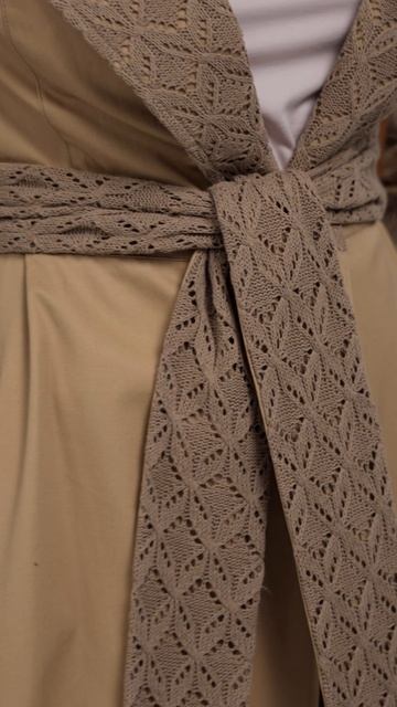 Тренч с отделкой из кружевной ткани. Брюки кружево