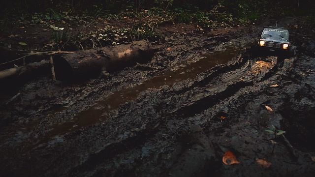 Сложный путь на радиоуправляемом внедорожнике EMO X5 Crossrc 4x4