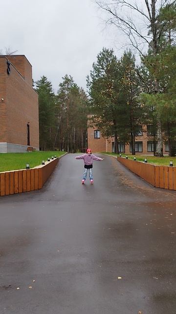 20251026_Лесная ласточка Алина на роликах