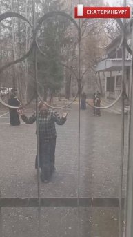 Около суда цыганки провели обряд,что бы вызволить подозреваемого