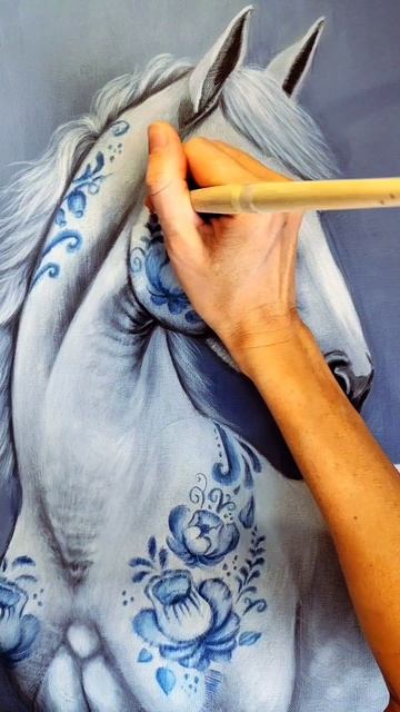 Рисую картину акрилом.