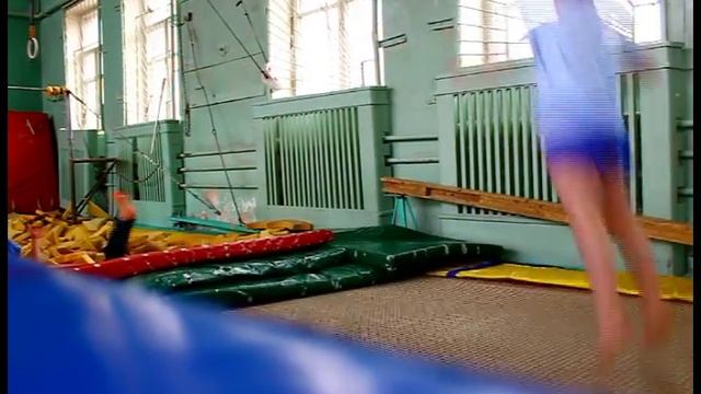 Батут прыгун сальто