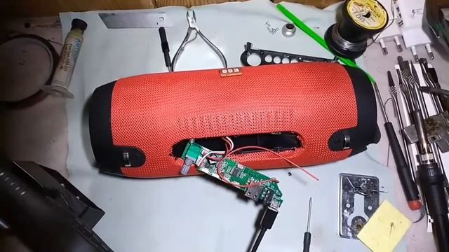 Блютуз колонка не включается,не заряжается