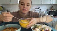 Мукбанг жареный лагман, тыквенный суп, салат | Под ваши истории, мистика 👻 #мукбанг #обед