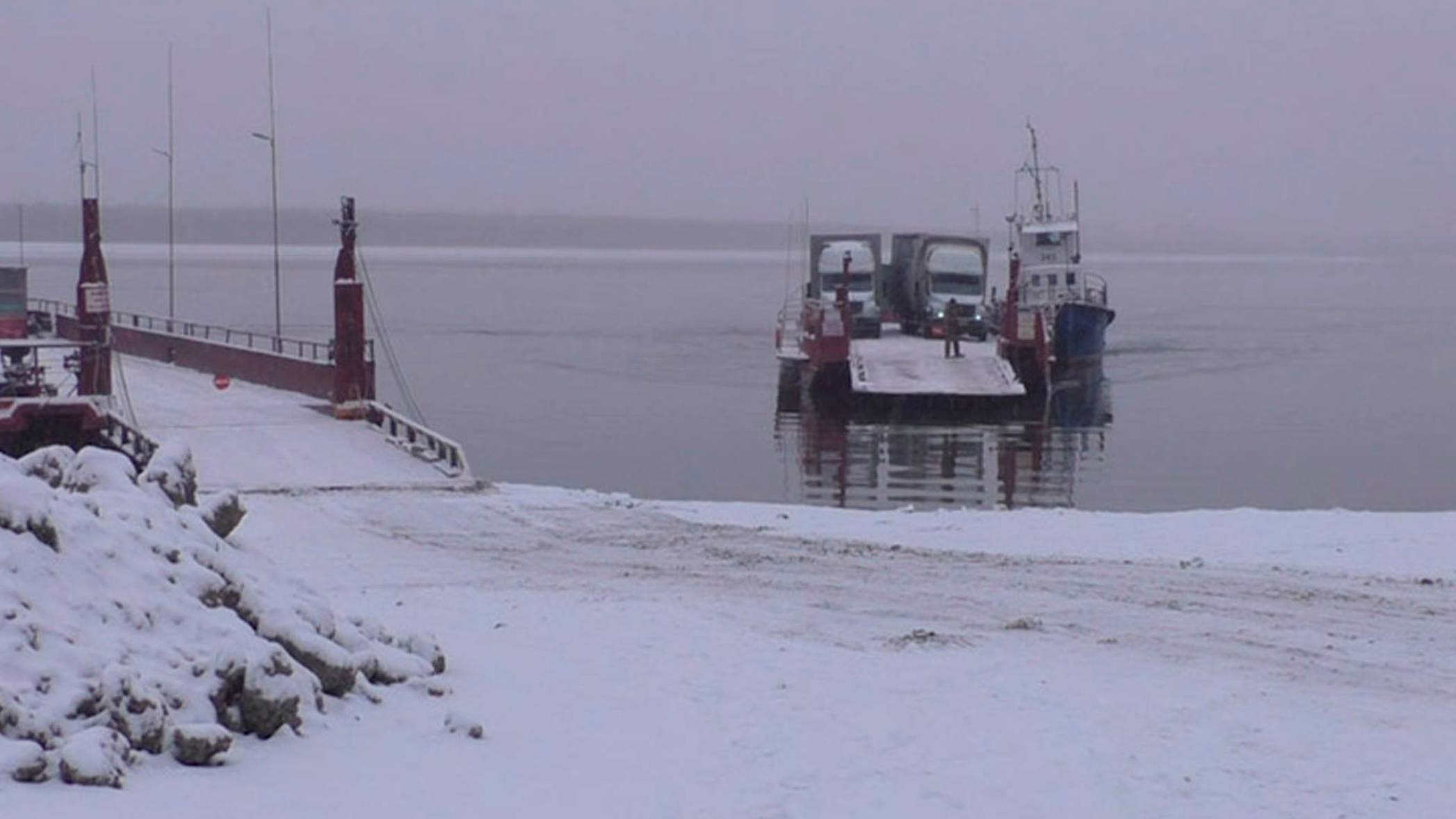Паромная переправа приостановила работу из-за сильнейшего снегопада в Хабаровском крае