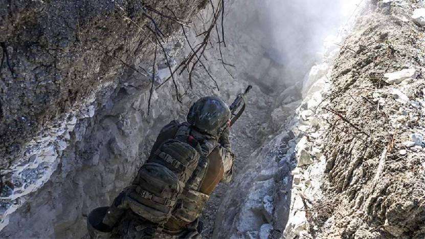 Младший лейтенант Сотников помог взять под контроль опорный пункт ВСУ