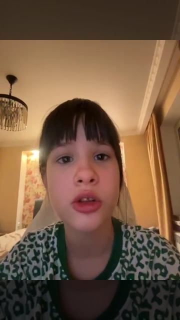 Он не хочет снимать видео потому что вы не подписывайтесь и не ставьте лайки