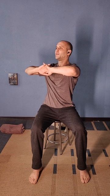 потягушки на месте.