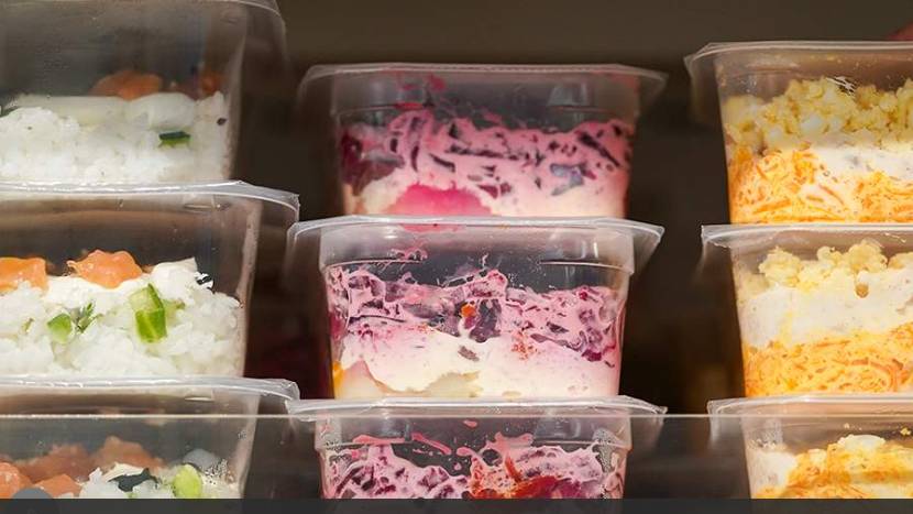 Торговле хотят запретить реализовывать готовую еду из продуктов с истекающим сроком годности