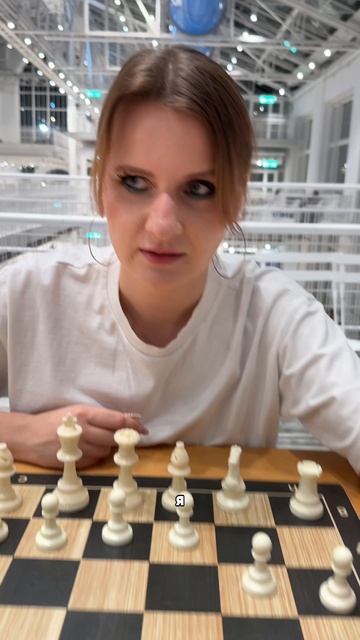 Муж смеется надо мной, потому что я не умею играть в шахматы