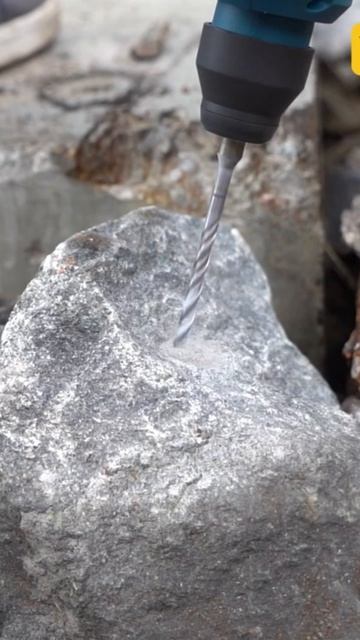 Инструмент работает — пыль летит. Залипательно