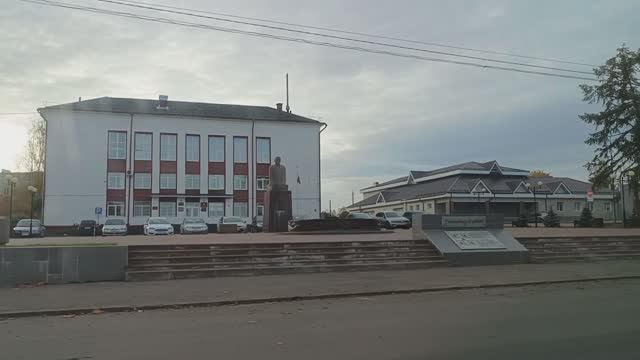 Рамешки. Советская (центральная) улица из окна автомобиля