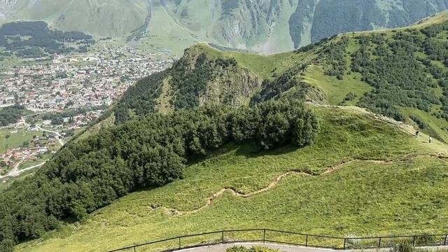 Церковь Святой Троицы на горе Гаргети (Казбеги, Грузия)