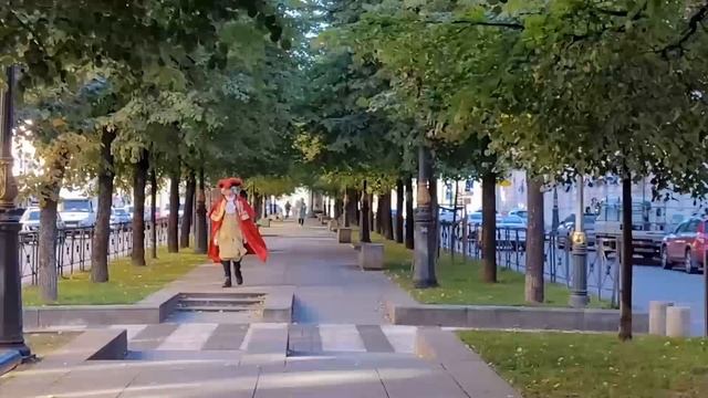ПРОГУЛКИ ПО САНКТ-ПЕТЕРБУРГУ: Большая Конюшенная улица (конец сентября 2025 г.)