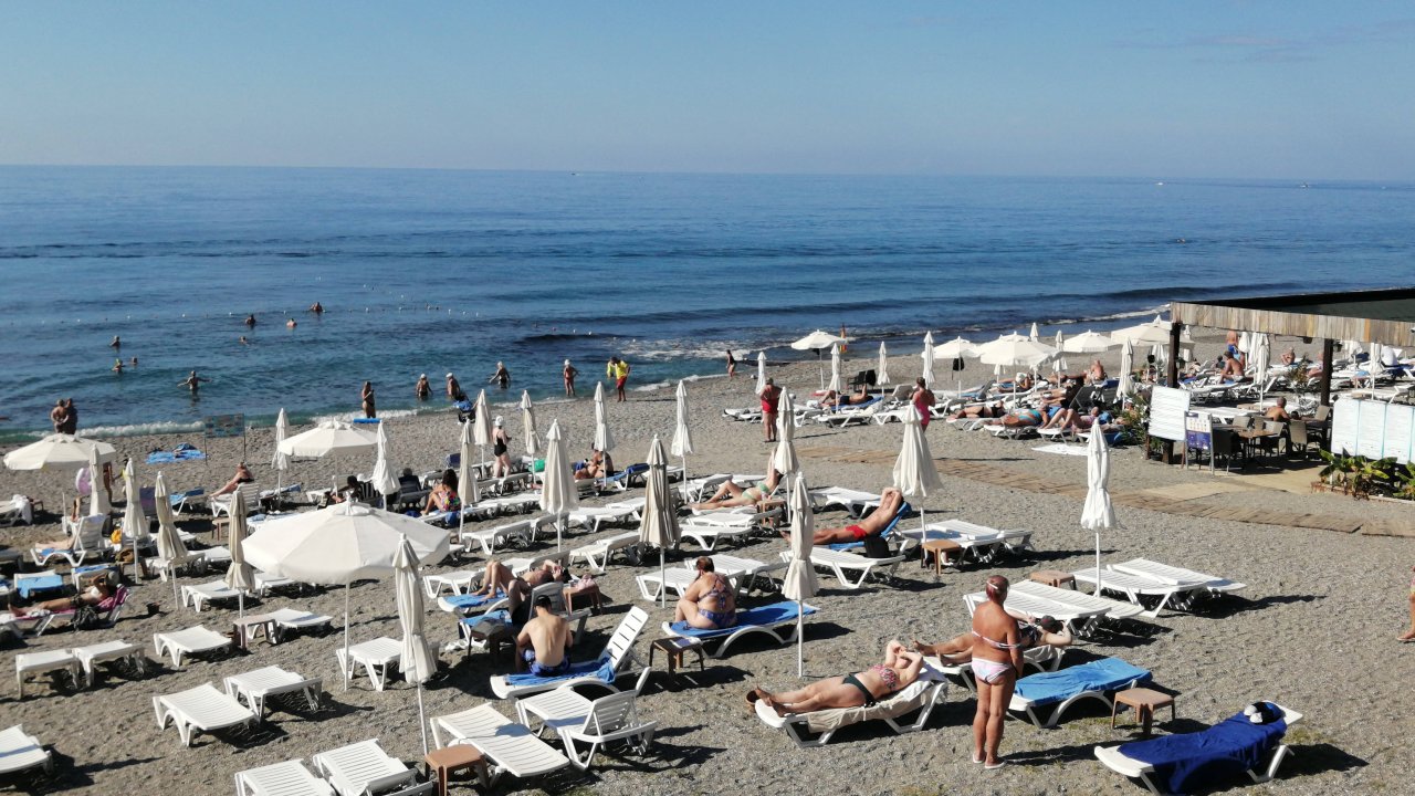 8 ноября НА МОРЕ. Солнышко припекает, море спокойное, красивое, ласковое. #türkiye2025 #alanya