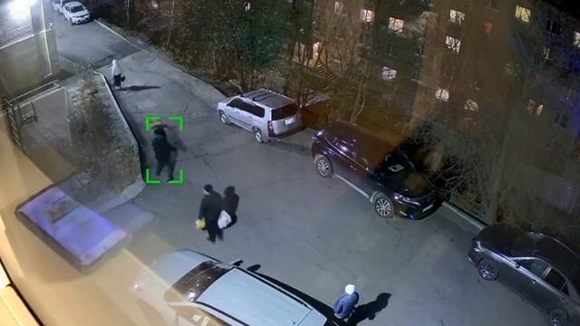 ⚡️Во Владивостоке мужчина чуть не задушил женщину из-за парковочного места.