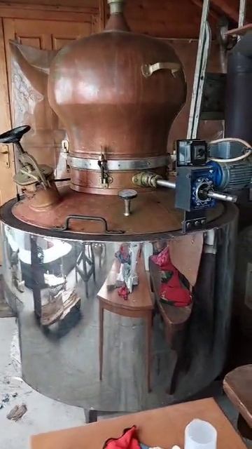 Краткий видеообзор Сербской винодельни - Медный самогонный аппарат, дистиллятор, купол. 18+